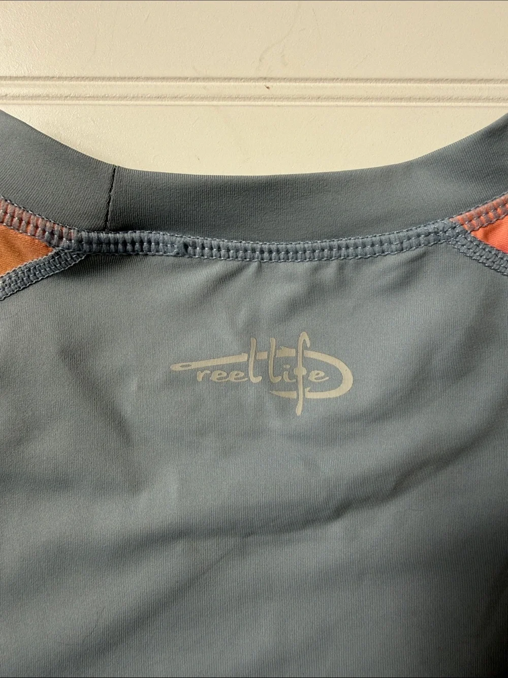 (073)Reel Life Men's Short-Sleeve Rash Guard in Slate Blue wCoral-Peach Sleeves